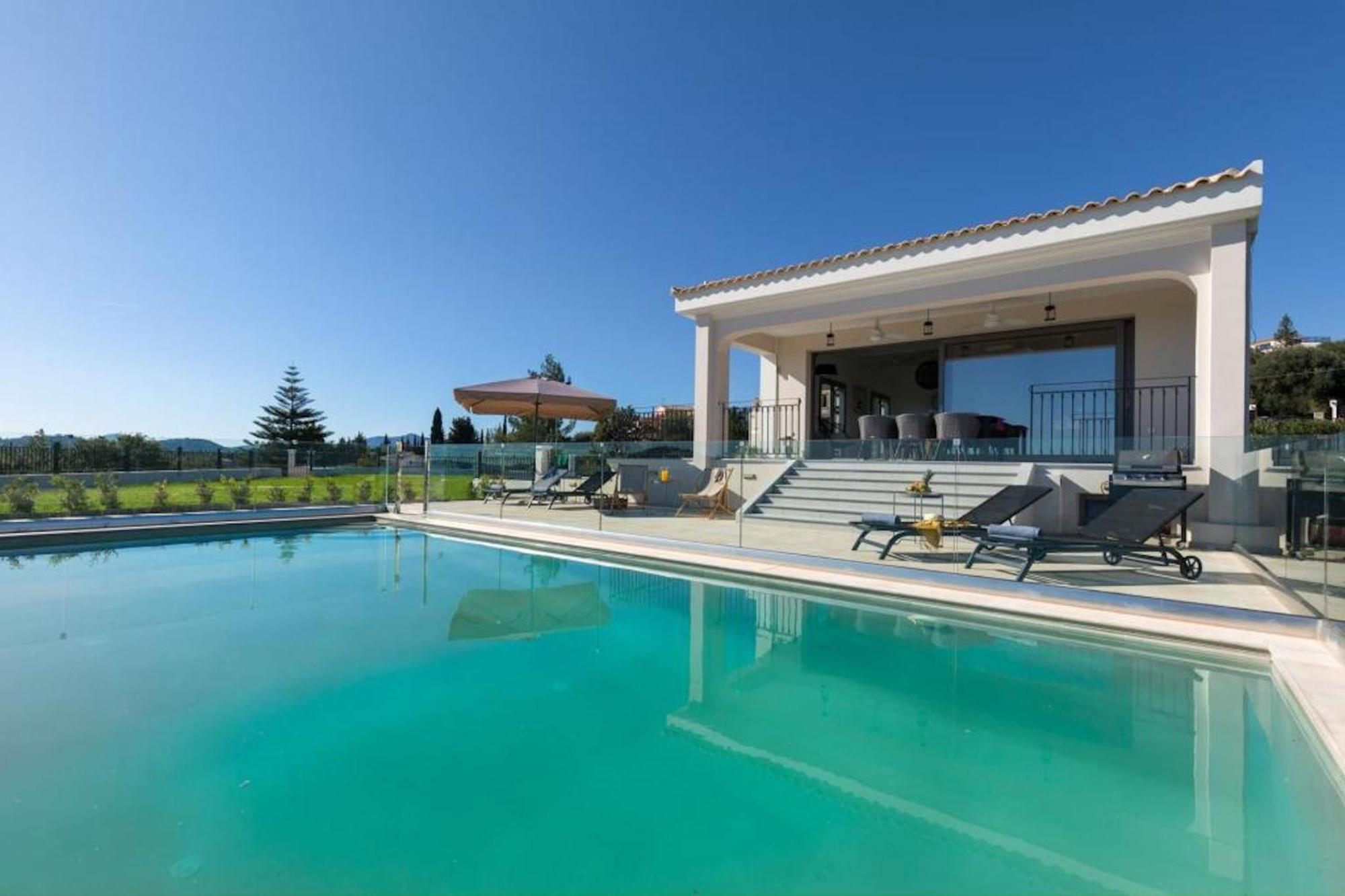 Villa Cp 4 Bedroom Villa Giem Dassia Dafnila