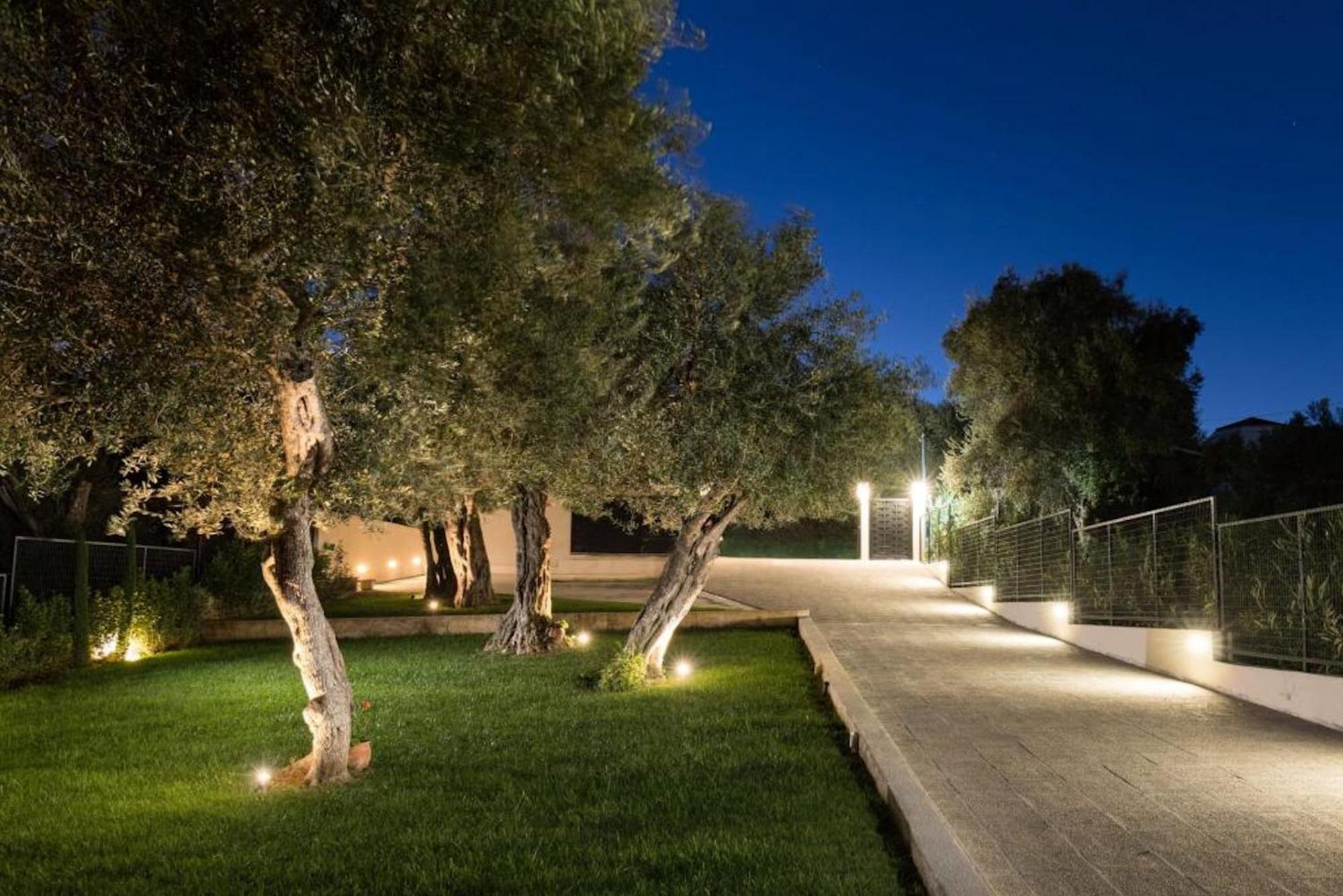 Villa Cp 4 Bedroom Villa Giem Dassia Dafnila